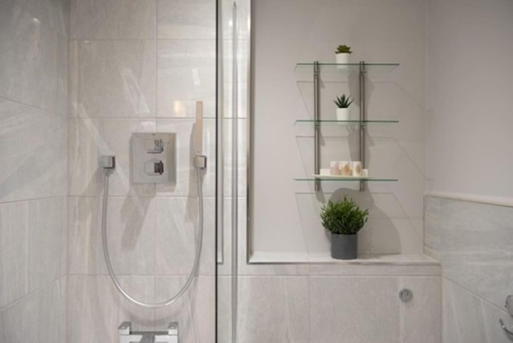Beautiful, Spacious 1 Bed Flat Brentwood Exteriör bild
